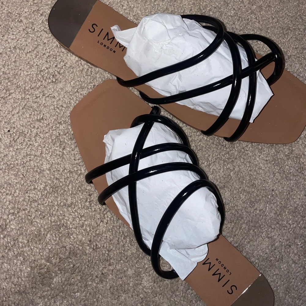 Simmi London Safina Black Strappy Toe Thong Flat Sandals